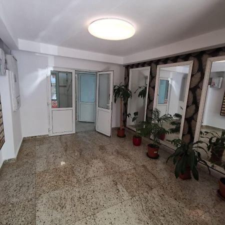 Holidays Inn Studio Bucureşti Exterior foto