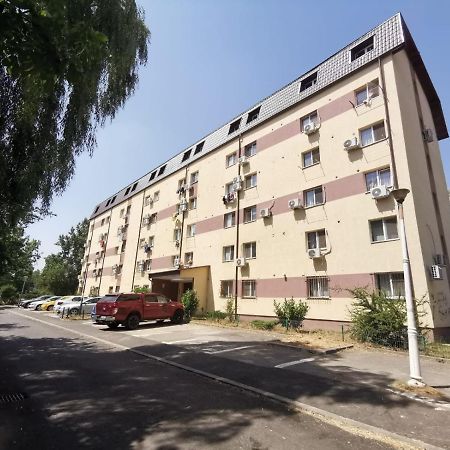 Holidays Inn Studio Bucureşti Exterior foto