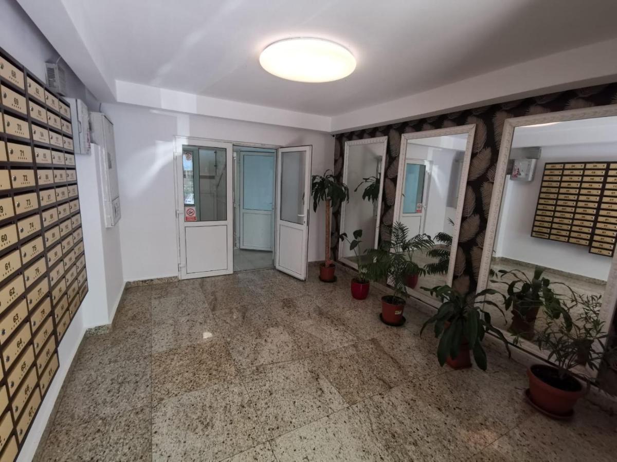 Holidays Inn Studio Bucureşti Exterior foto