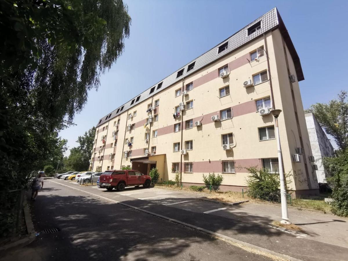 Holidays Inn Studio Bucureşti Exterior foto